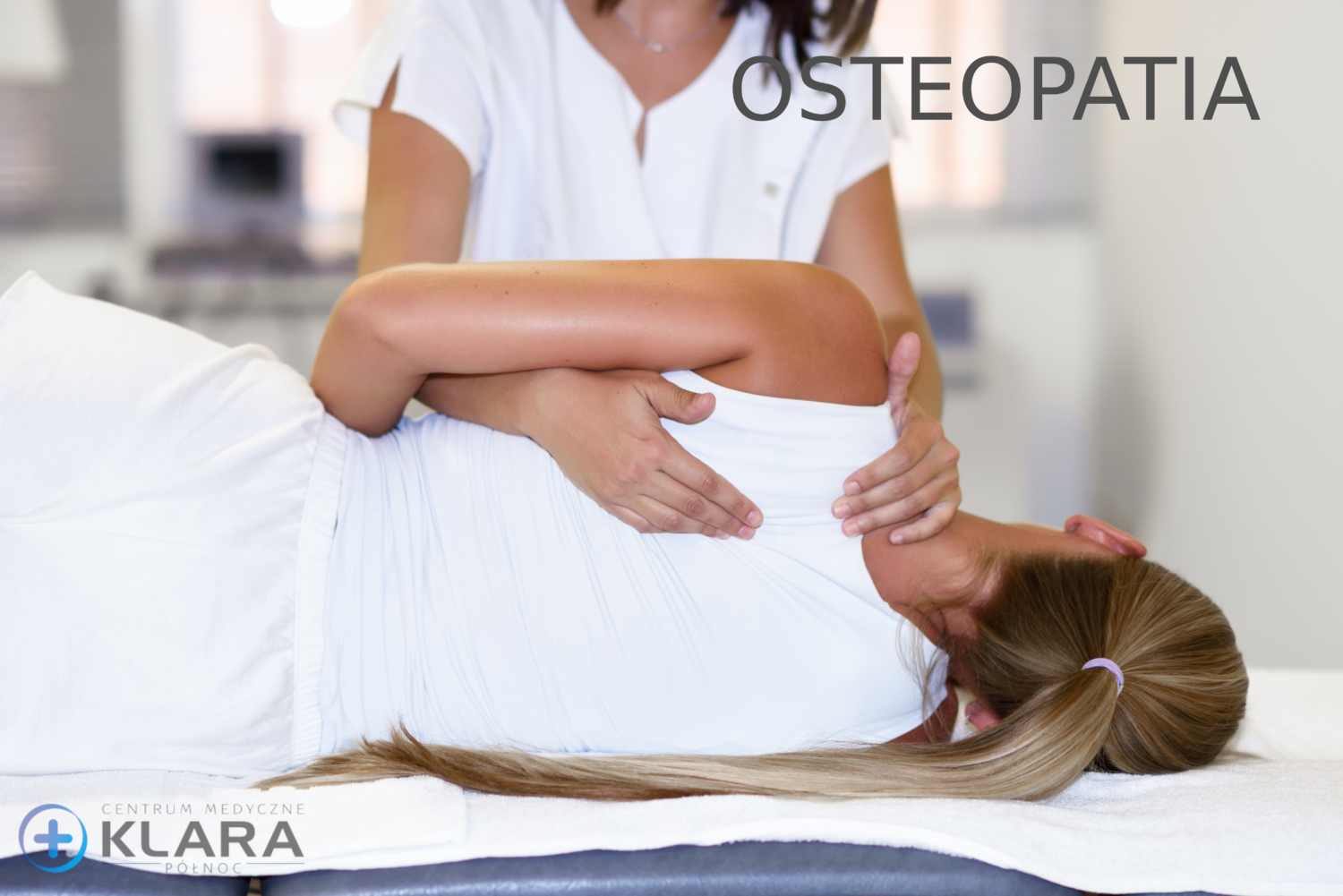 professional-female-physiotherapist-giving-shoulder-massage-to-blonde-woman